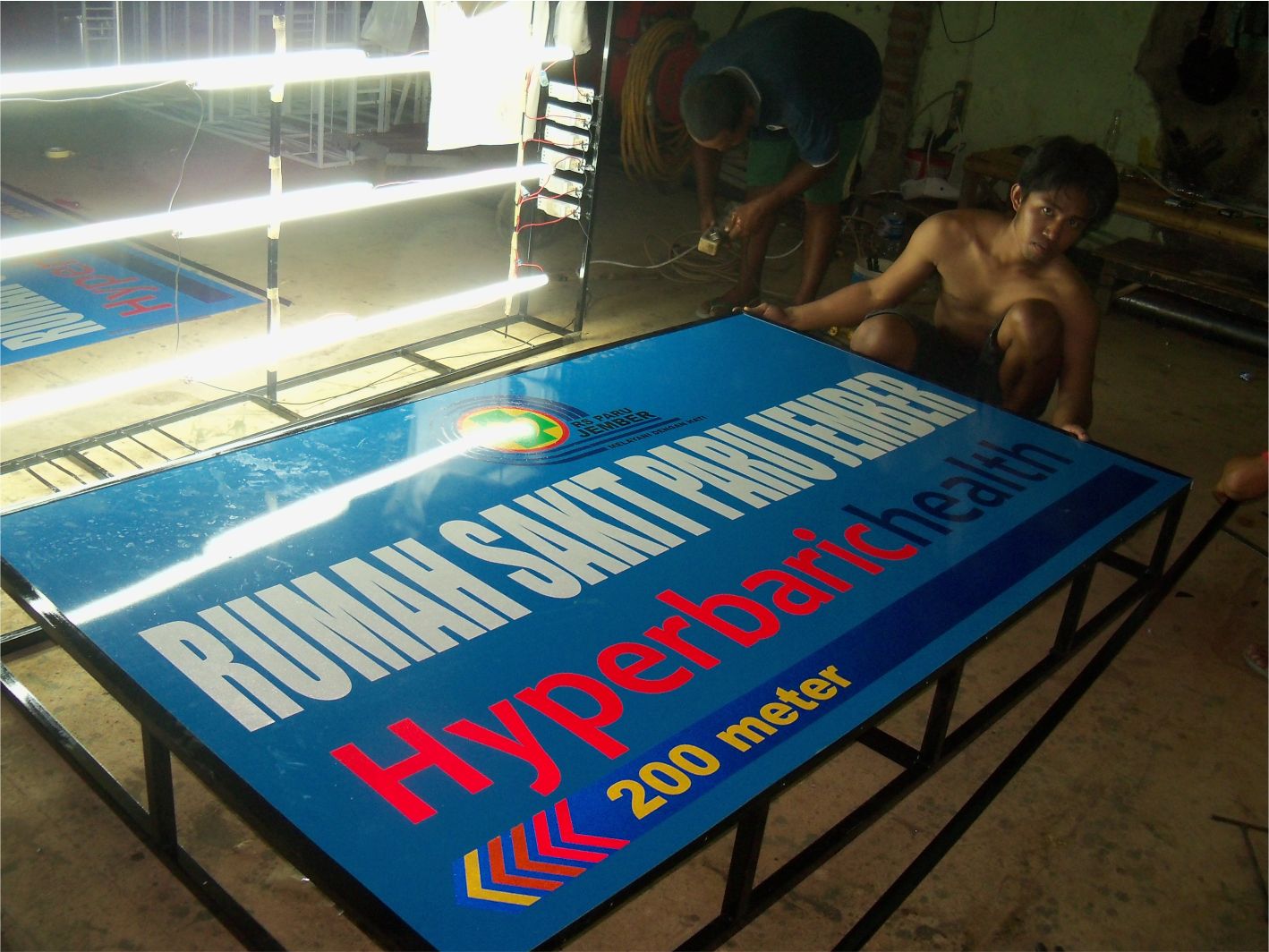 Papan Nama Cutting Sticker Fosfor Printing Jember Papan Nama Cutting Sticker Fosfor Printing Jember