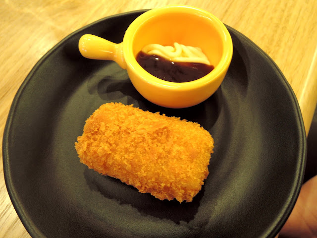 12's cafe;  tapas;  canapes;  camberwell, crab croquette