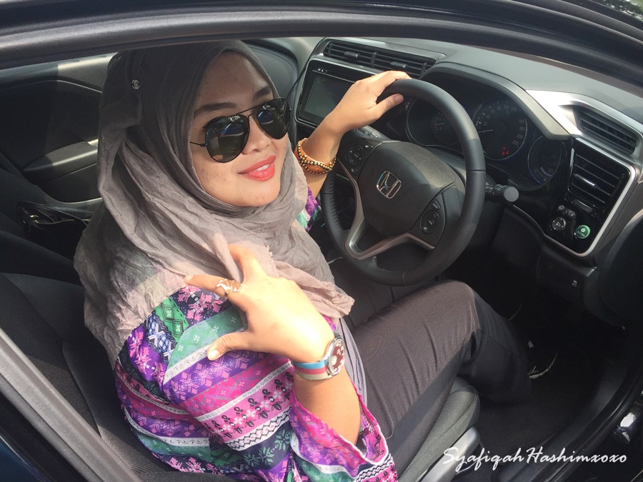 Awek memandu Honda City