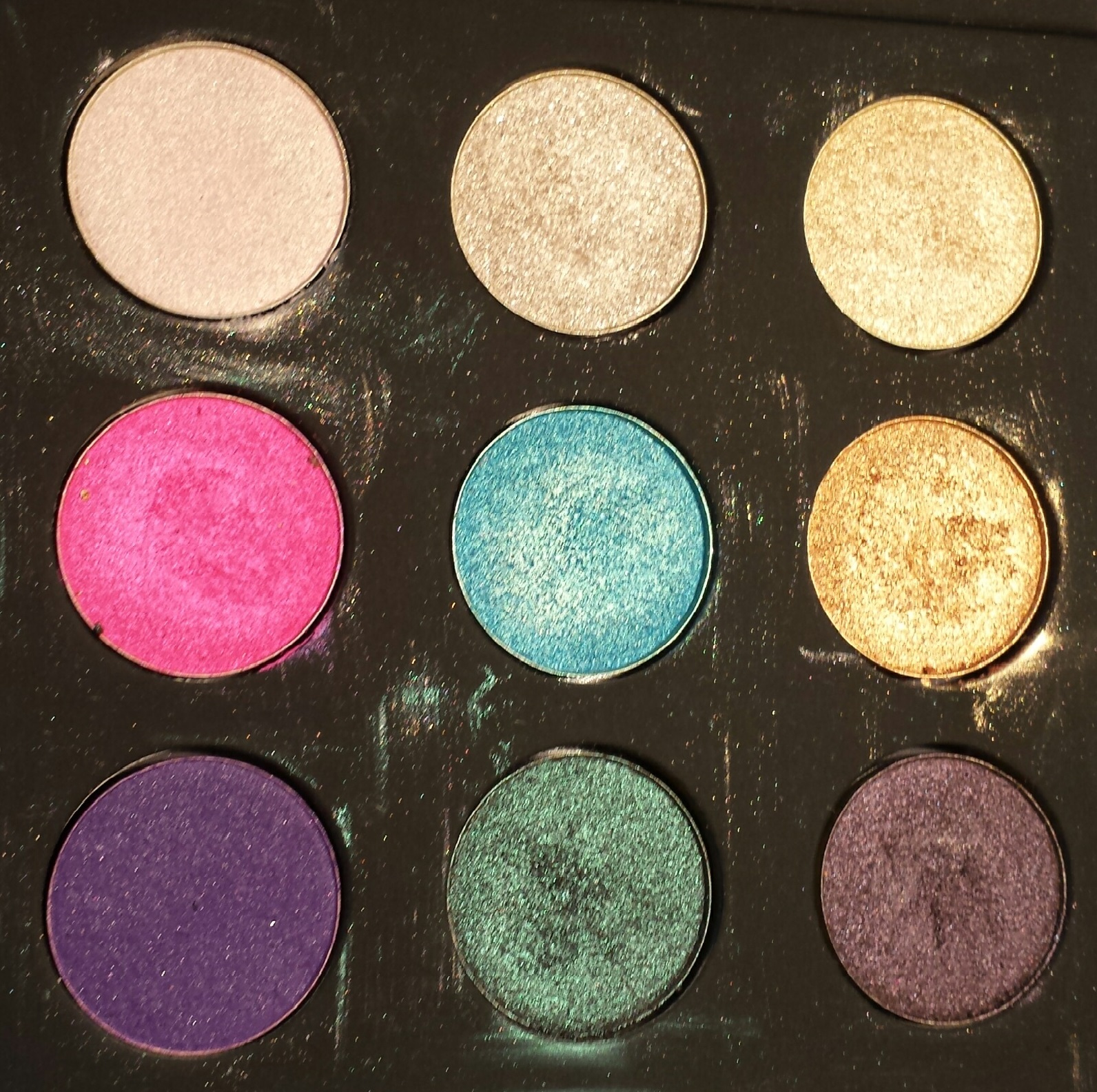 How to diversify your makeup with unusual eye shadow How to diversify your makeup with unusual eye shadow