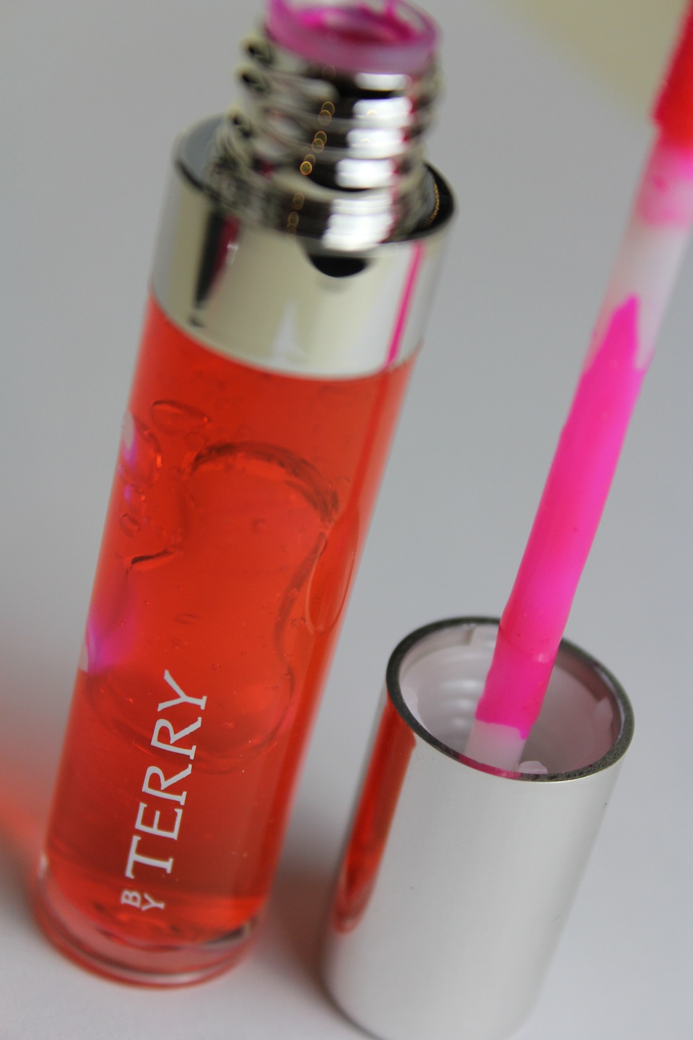 terry aqualip tint in dancefloor flirt Je vous ai déjà présenté le superbe aqualip jelly tint de by terry mais il n'y a qu'une teinte d'aqua jelly, c'est bien le dancefloor flirt. terry aqualip tint in dancefloor flirt Je vous ai déjà présenté le superbe aqualip jelly tint de by terry mais il n'y a qu'une teinte d'aqua jelly, c'est bien le dancefloor flirt.