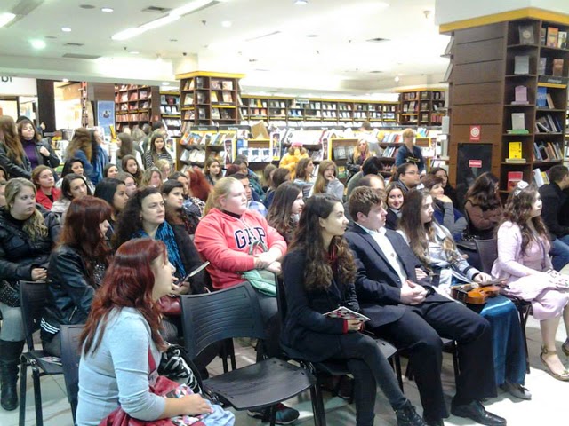 Encontro de fãs de A Escolha Kiera Cass da Editora Seguinte - Cobertura do Evento Encontro de fãs de A Escolha Kiera Cass da Editora Seguinte - Cobertura do Evento