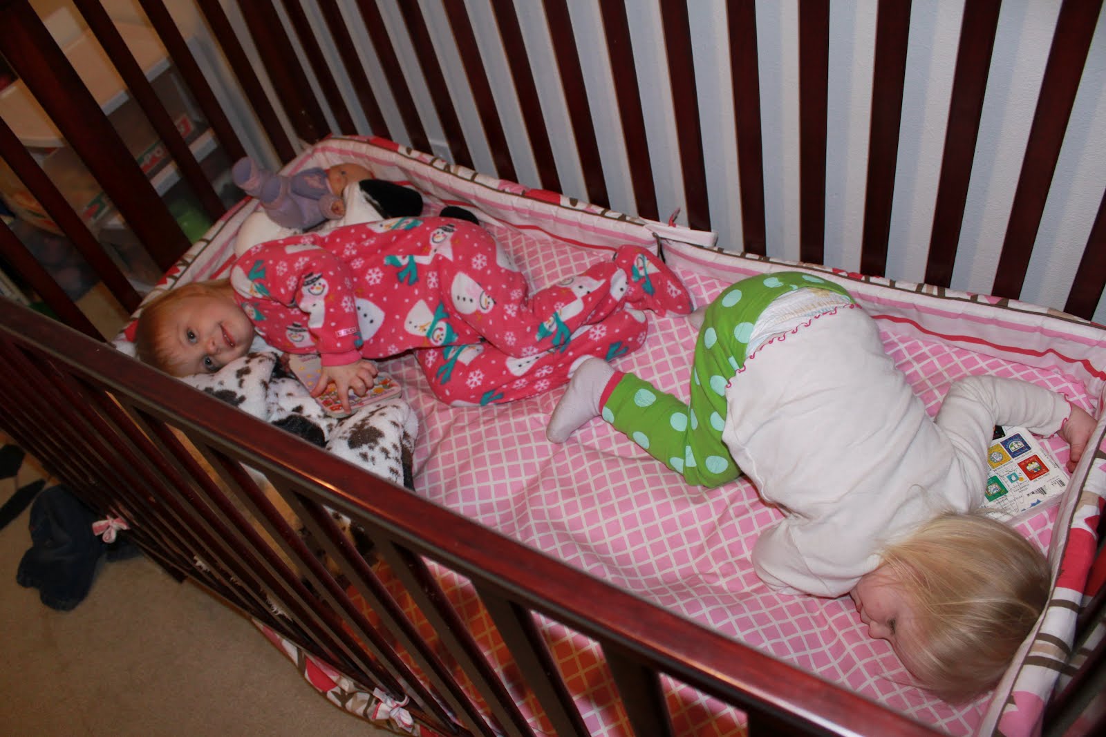 Do Twin Babies Sleep In The Same Crib at Eileen Rinehart blog