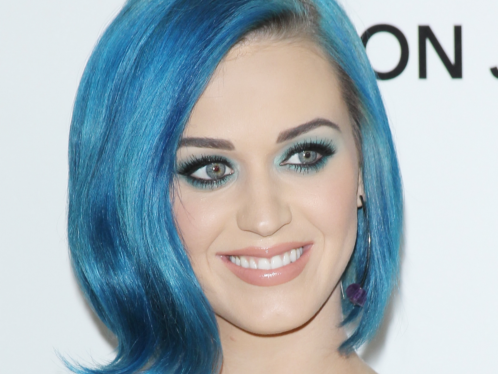 7. 10 Celebrities Who Rocked Blue Hair - wide 11
