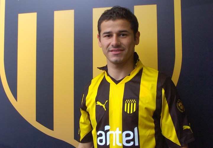 Un uruguayo brilló en el super clásico argentino Un uruguayo brilló en el super clásico argentino