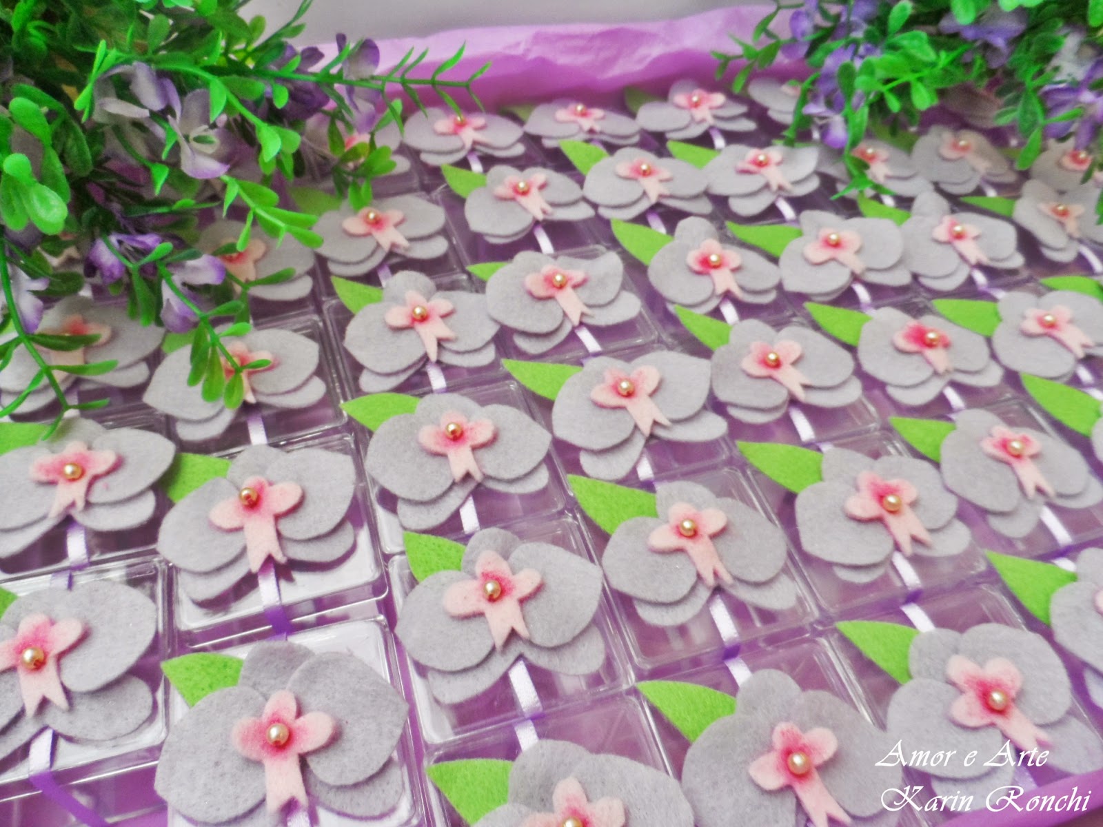Lembrancinhas Personalizada: Caixa acrílica + Orquídea em feltro Lembrancinhas Personalizada: Caixa acrílica + Orquídea em feltro