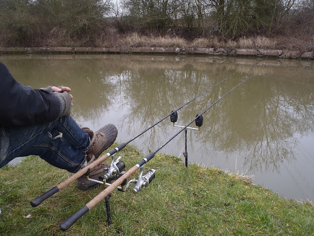 Waiting fora big roach on the Oxford Canal