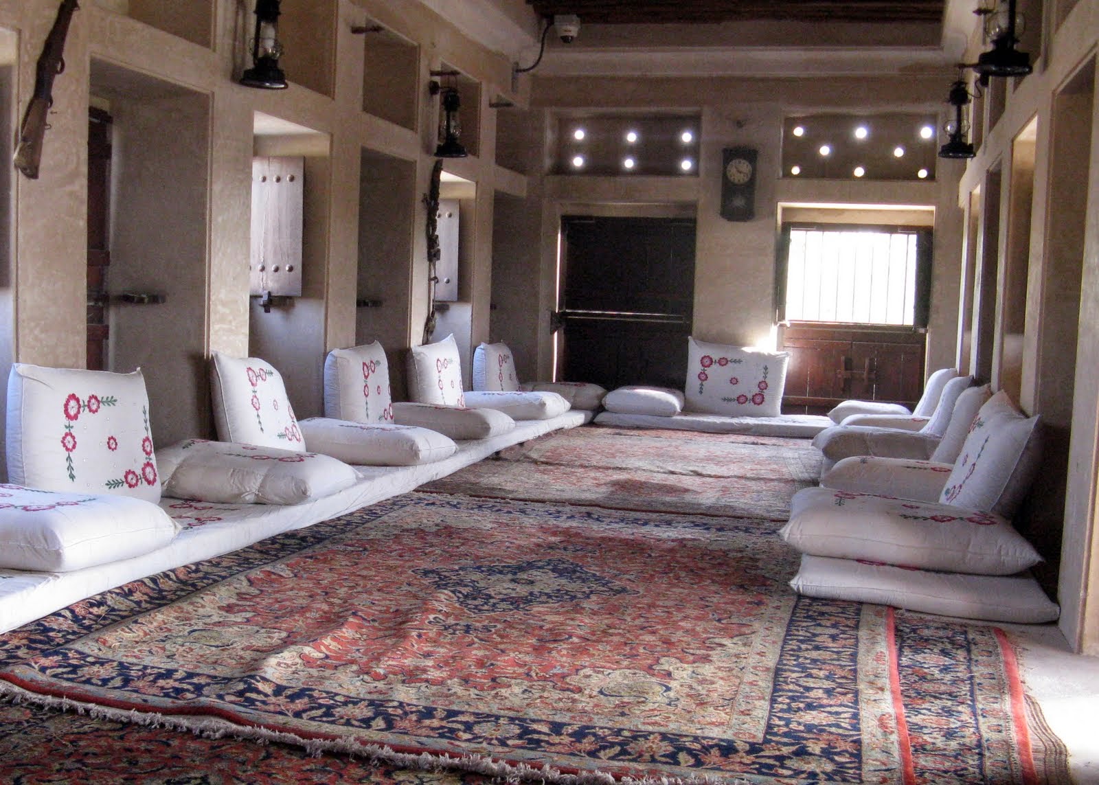 Le boudoir des akhawettes: idées de salon de sol (majlis)