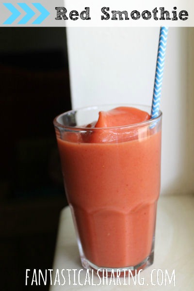 #Drinks week continues with this Red Smoothie - made with strawberries and mango. It's the perfect summer drink! | www.fantasticalsharing.com
