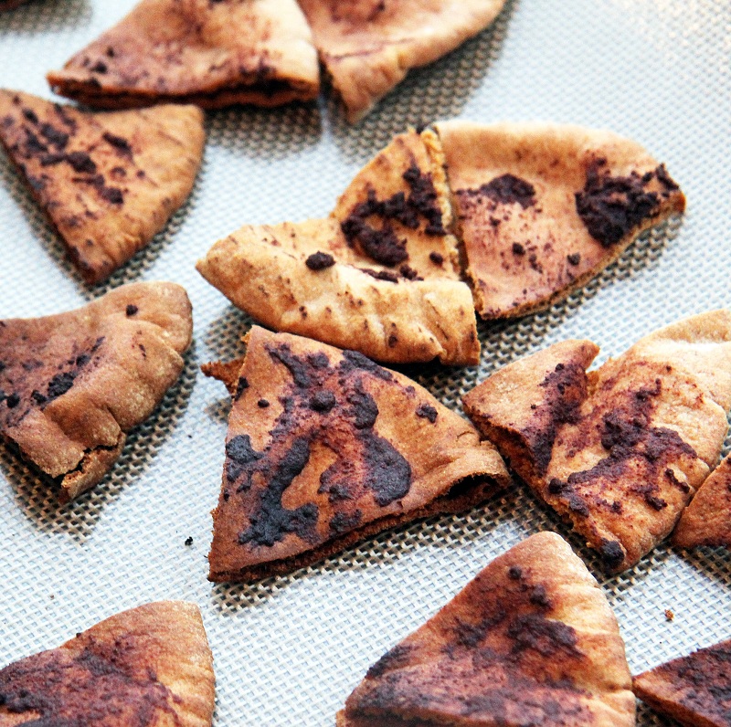 Mix it Up Cinnamon Pita Chips with Lemon Yogurt Dip