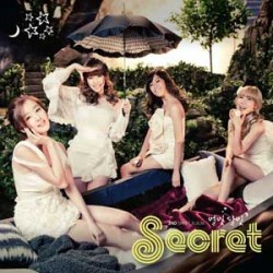 MY FREAK WORLD: Lirik Lagu Starlight Moonlight ~SECRET