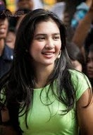 Aku, Kamu, dan Dia - Mikha Tambayong Aku, Kamu, dan Dia - Mikha Tambayong
