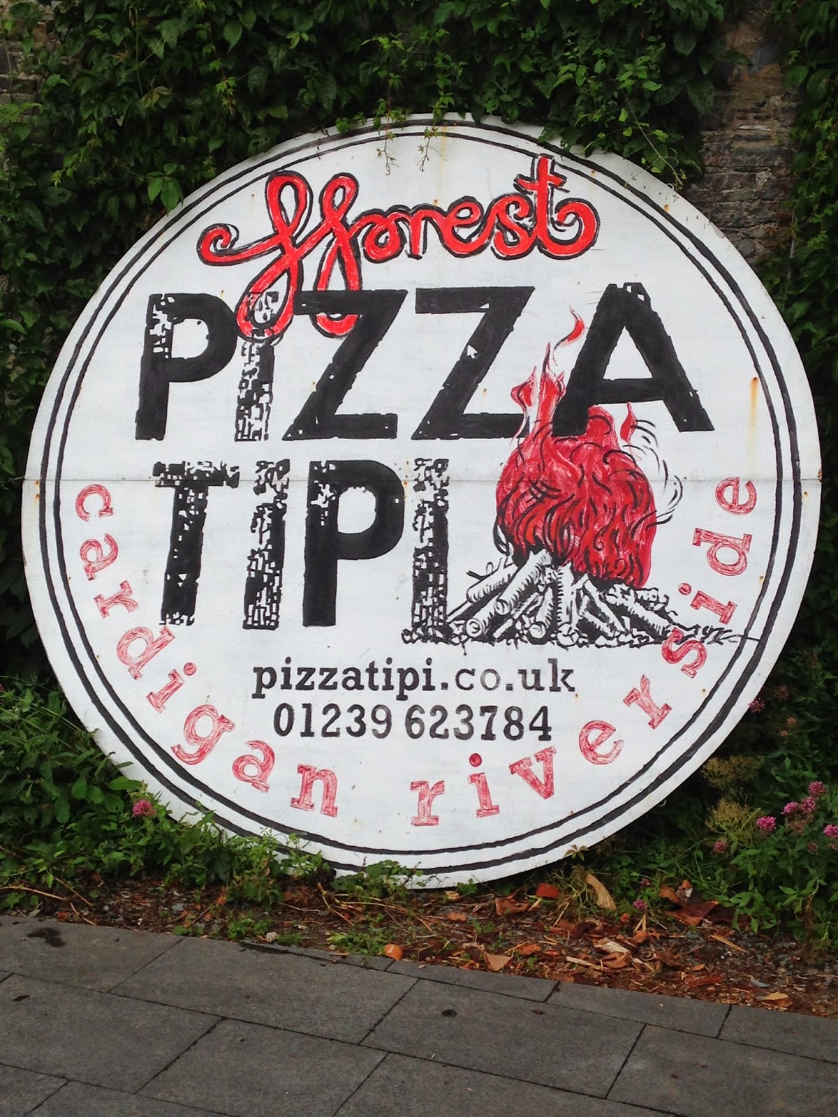 Recipe Junkie and the attack of the custard creams Cardigan Pizza Tipi