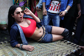 Veena Malik hot
