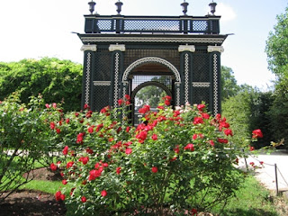 Schonbrunn Gardens – Vienna, Austria Schonbrunn Gardens – Vienna, Austria