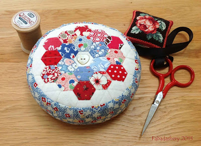 Mini Hexagon Pincushion - Grandmother's Flower Garden English Paper Piecing Patchwork Tutorial