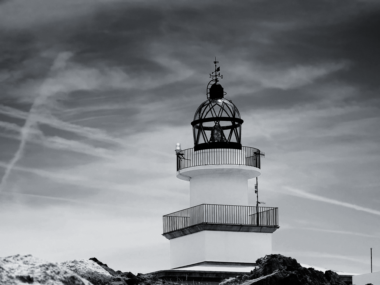 http://4.bp.blogspot.com/-pGXiR4tWeCs/T13ljhrX-fI/AAAAAAAAArA/AqGYfXoGIA8/s1600/BandWLighthouse-long%2Bgoodbye.png