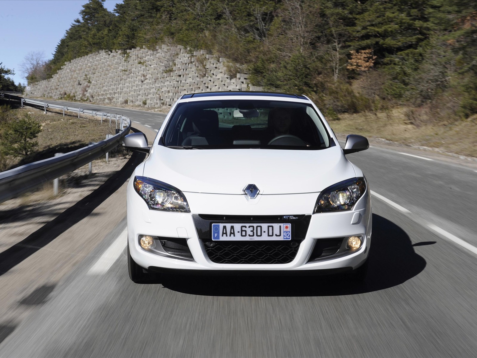 http://4.bp.blogspot.com/-pGmfdnVD1u4/TcwSZFX3jmI/AAAAAAAACrM/VspNmHWrnGc/s1600/Renault+Megane+GT+Line+2011+image.jpg