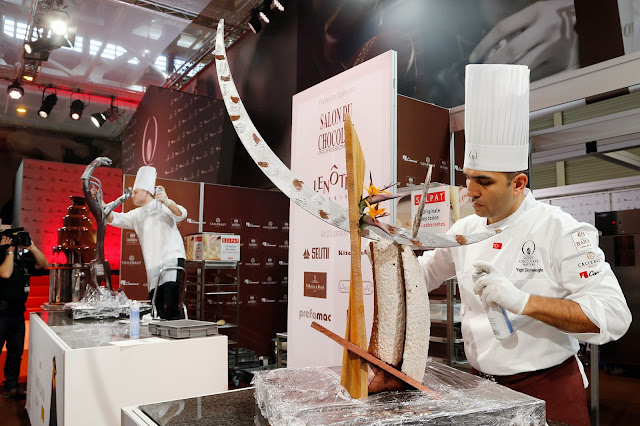 Swiss pastry chef David Pasquiet (C) prepares a chocolate creation during the 'World Chocolate Masters' contest at the Paris chocolate fair on October 28, 2013. Paris chocolate fair's 2013 edition will start from October 30 until November 3