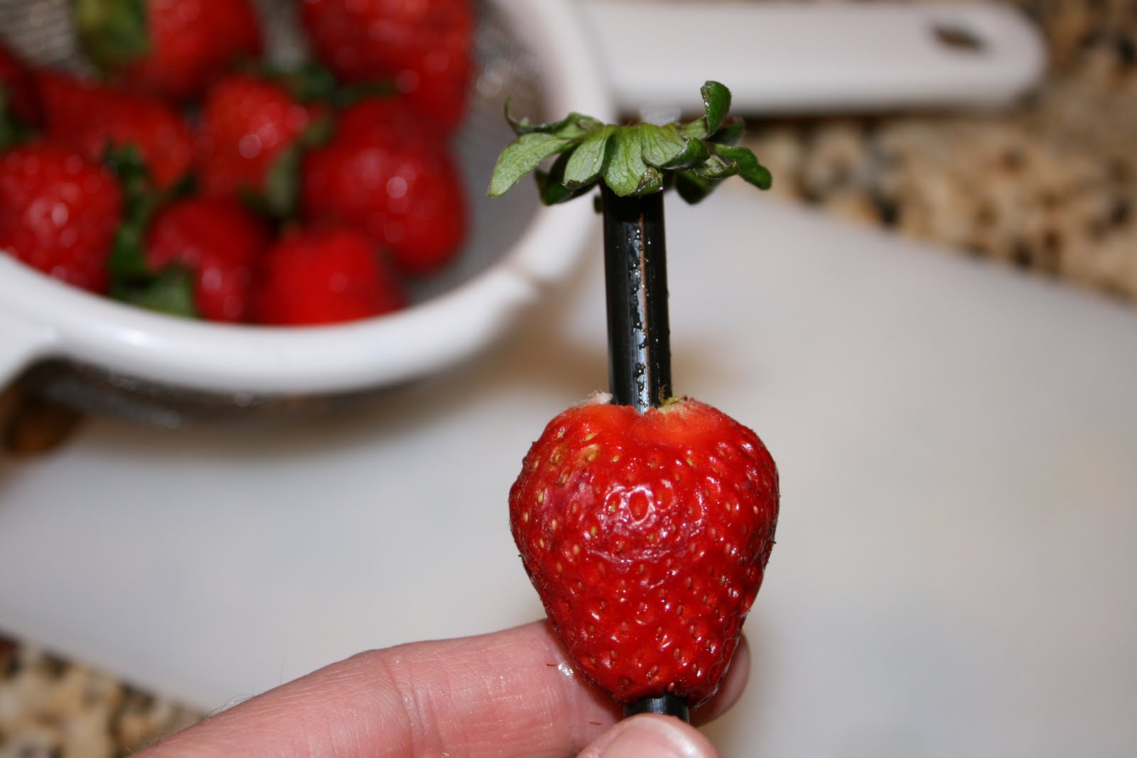 everything to entertain Easy Way To Hull A Strawberry
