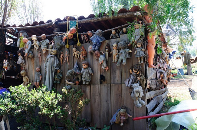 جزيرة الدمى المشوهه Island-of-dolls-15%5B2%5D
