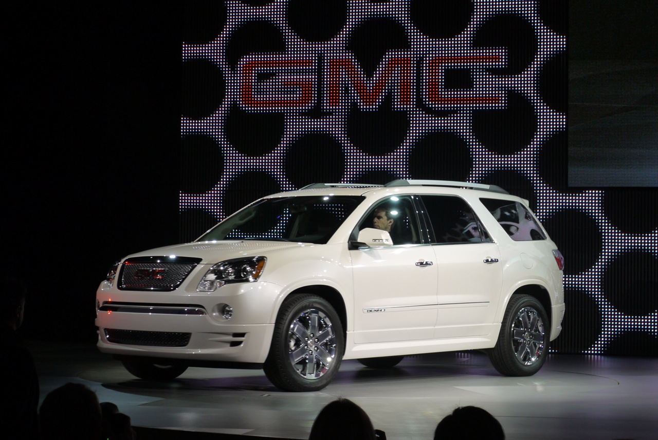 2011 GMC Acadia Denali, 'Crossover to Save Fuel and Luxury amenities ...