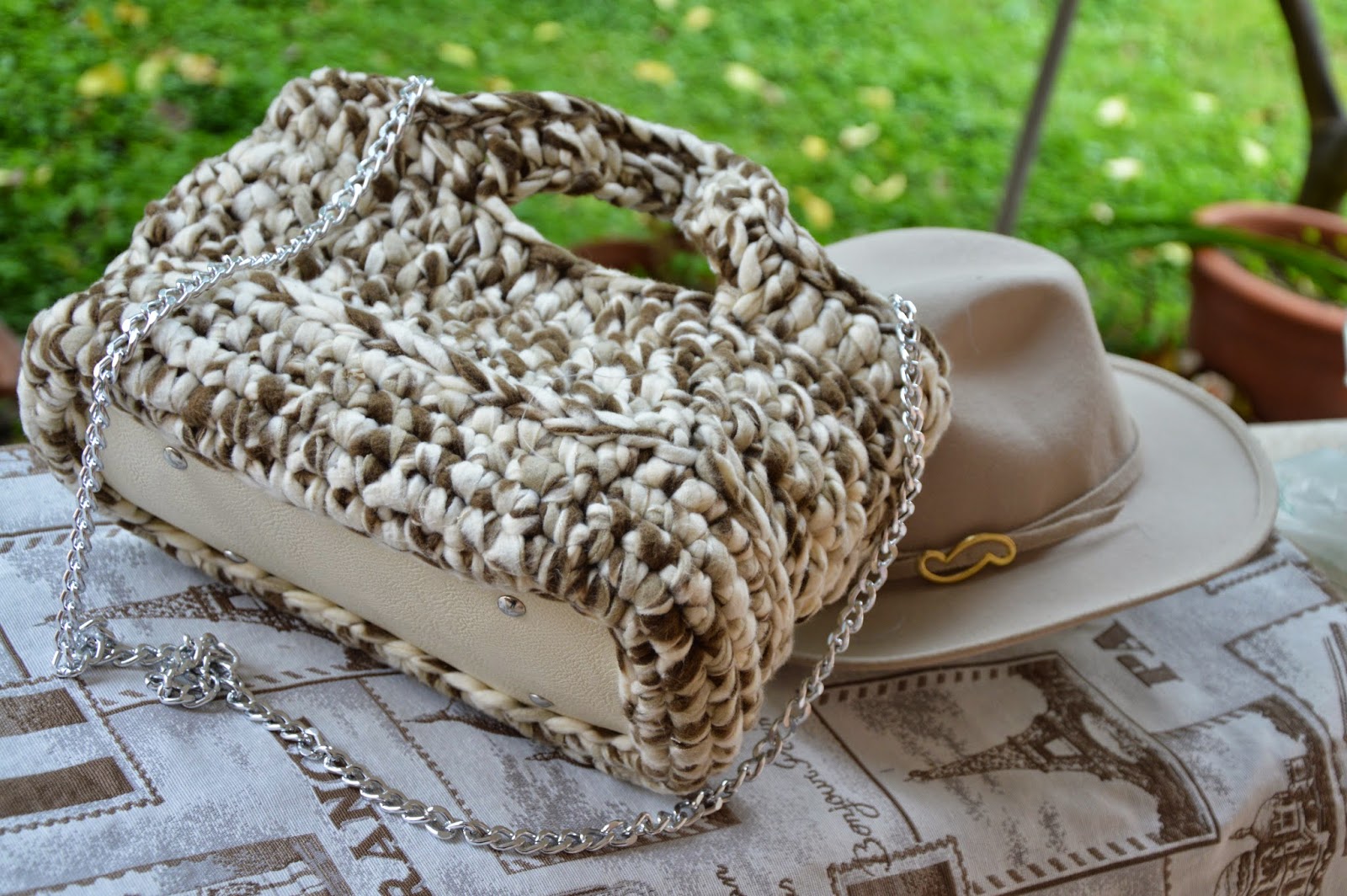 Borsa Pile melange marrone con fondo in ecopelle Borsa Pile melange marrone con fondo in ecopelle