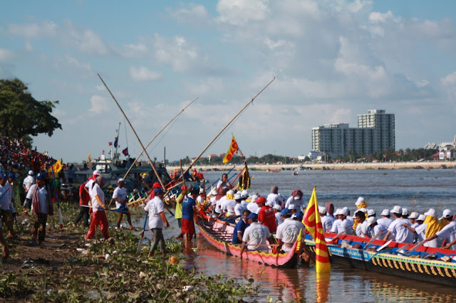 Fête des Eaux 2014 à Phnom Penh, sur les quais Fête des Eaux 2014 à Phnom Penh, sur les quais