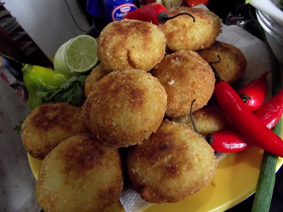 BOLINHOS DE PIRACUI, BACALHAU E CAMARÃO