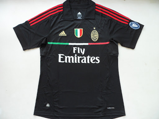 camiseta milan negra