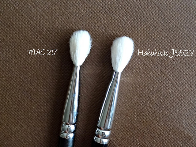 Hakuhodo J5523 Round & Flat Eye Shadow Brush Compared to MAC 217 Hakuhodo J5523 Round & Flat Eye Shadow Brush Compared to MAC 217