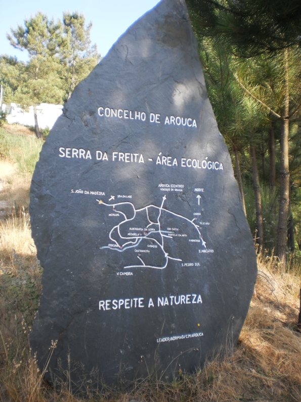 Placa de Xisto de sinalização na serra da Freita