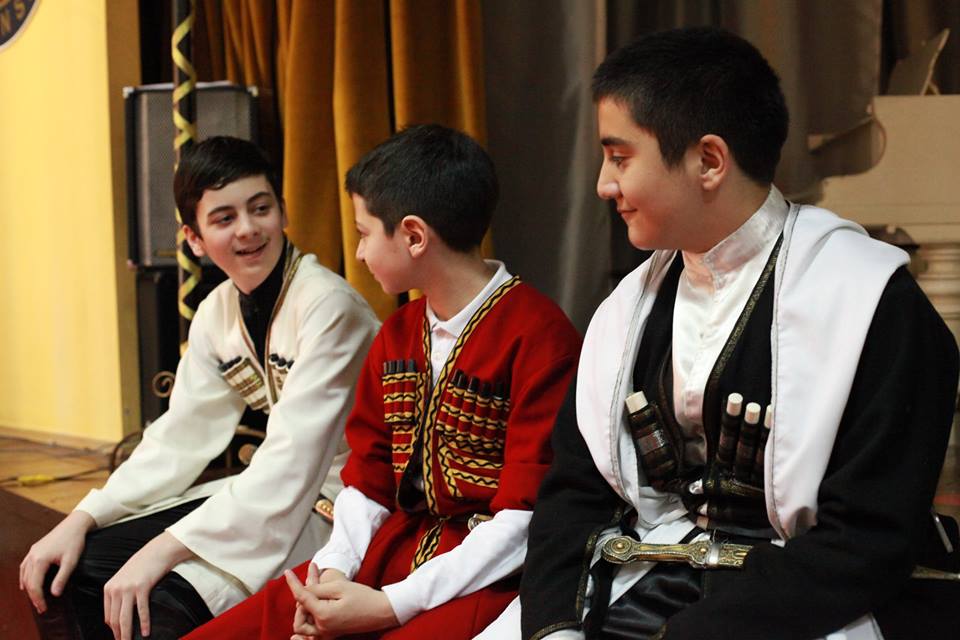 სამნი ძმანნი...