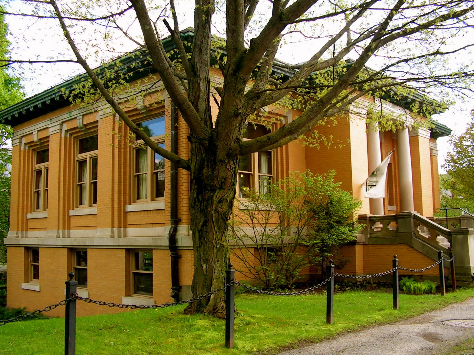 Library Space Traveler Joslin Memorial Library in Waitsfield, Vermont