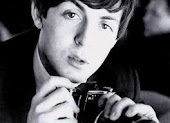 Paul McCartney (L)