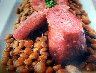 saucisses de morteau aux lentilles photo plat lentilles et saucisse de morteau