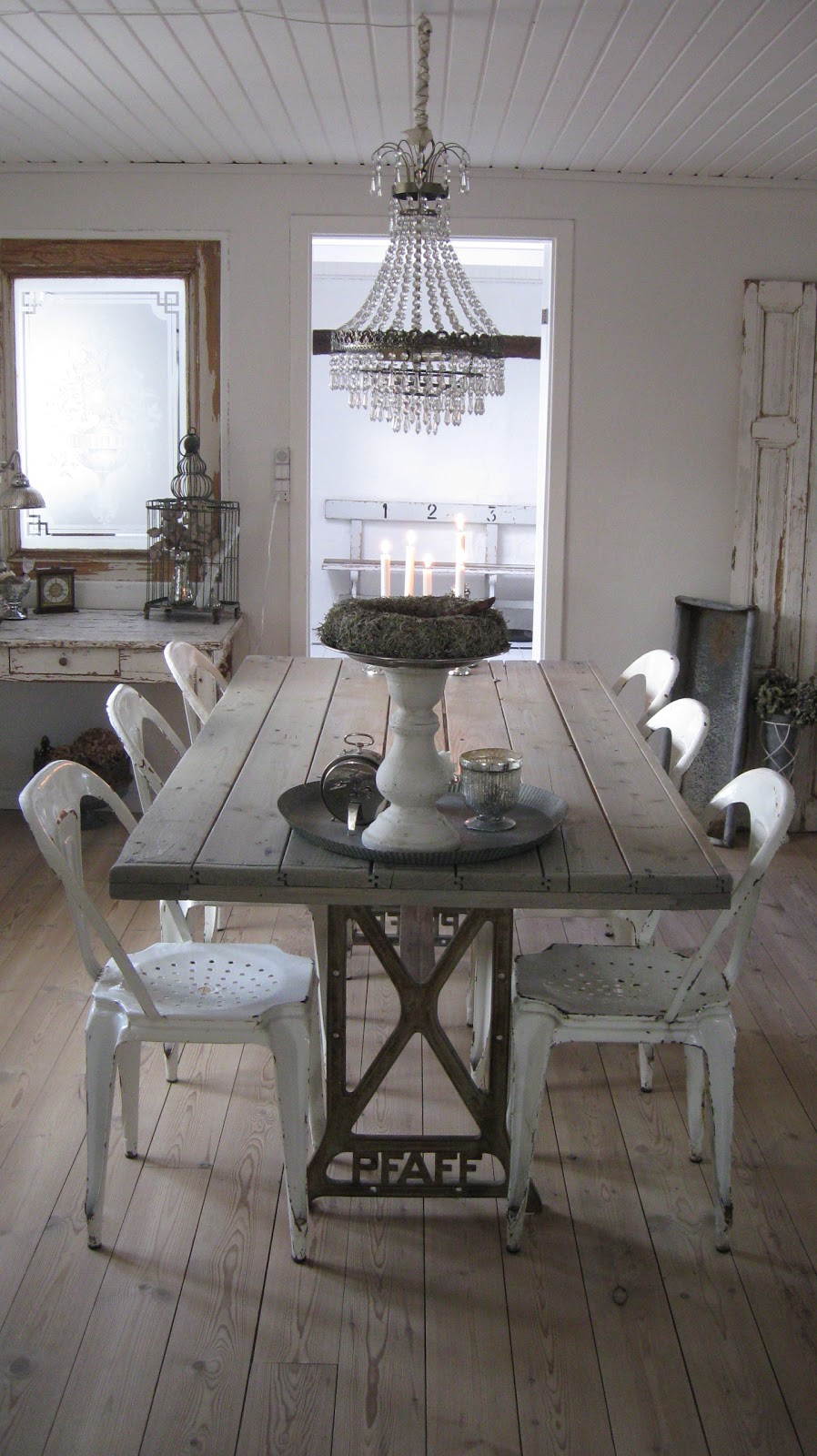 Stilleben no. 49: spisebord før og efter Barnerom interior