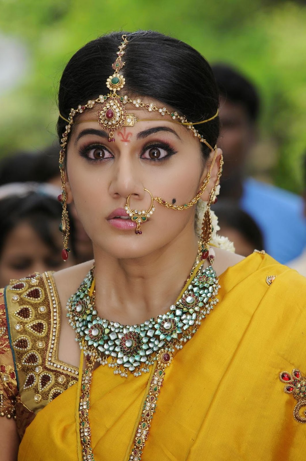 Saree Actress : Hotest Bollywood actress in Saree Blouses | Universal