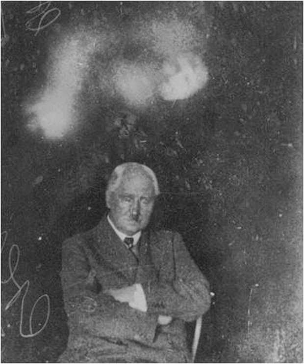 Penampakan Hantu dalam Foto-Foto Tahun 1930 Hantu
