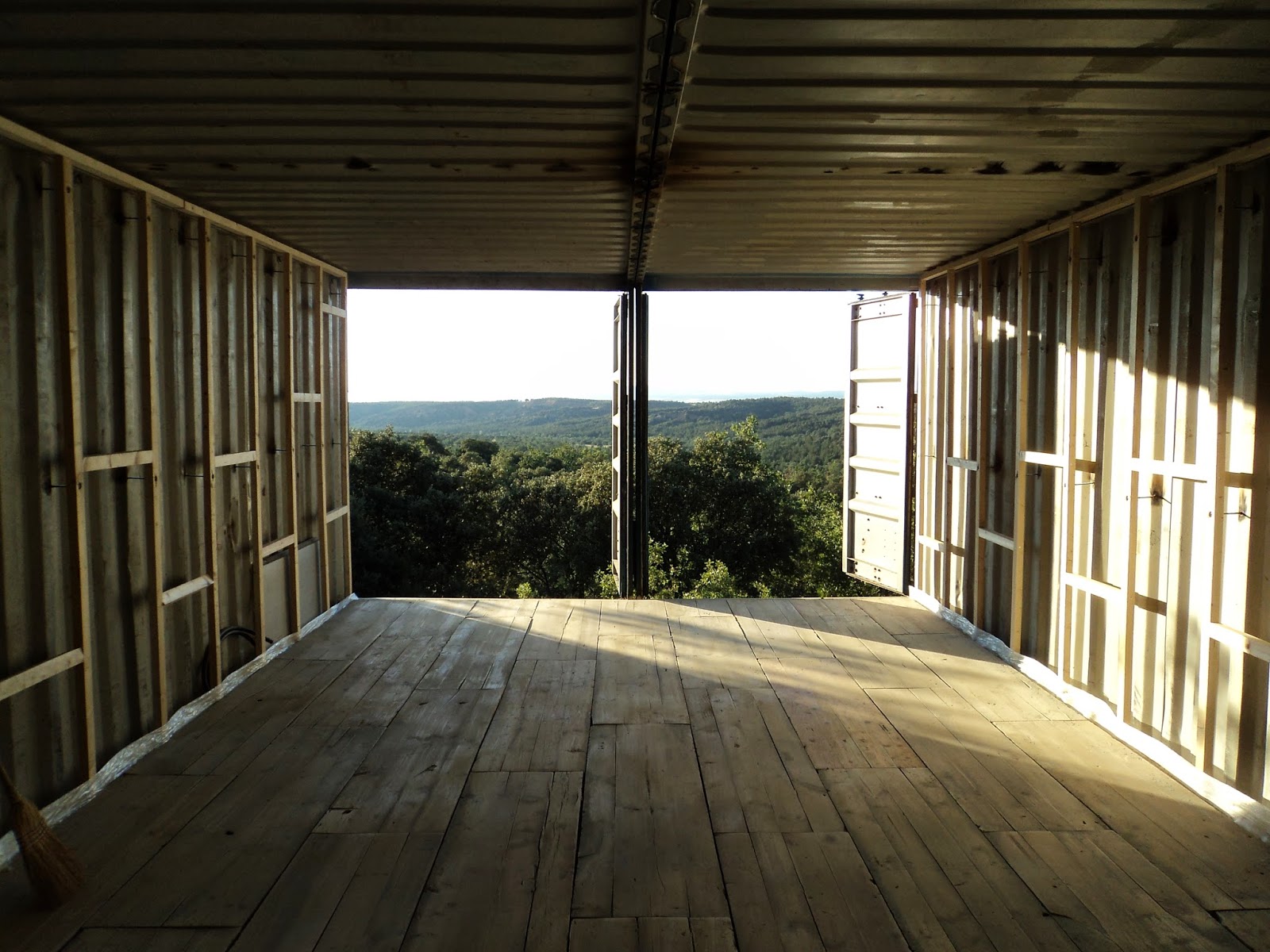 Autoconstrucción: Cómo Transformar un Contenedor 2º Parte