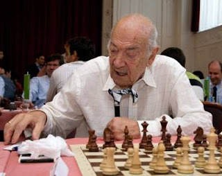 La question people sur les échecs © Chess & Strategy La question people du mercredi sur les échecs © Chess & Strategy