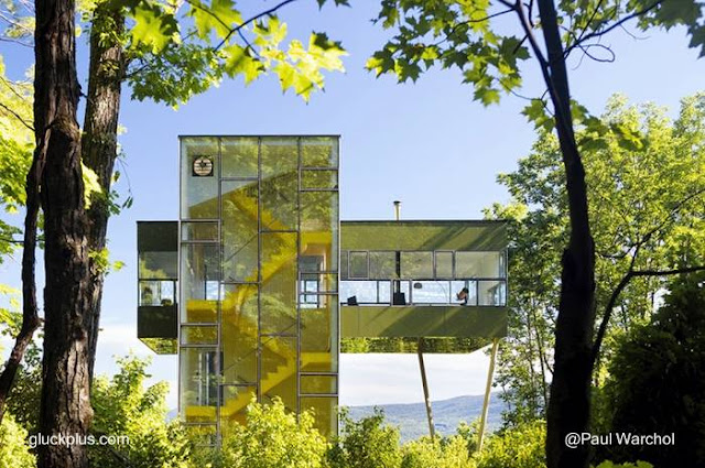 Vivienda formando una torre de observación - Arquitectura http://gluckplus.com Casa moderna con forma de torre vidriada