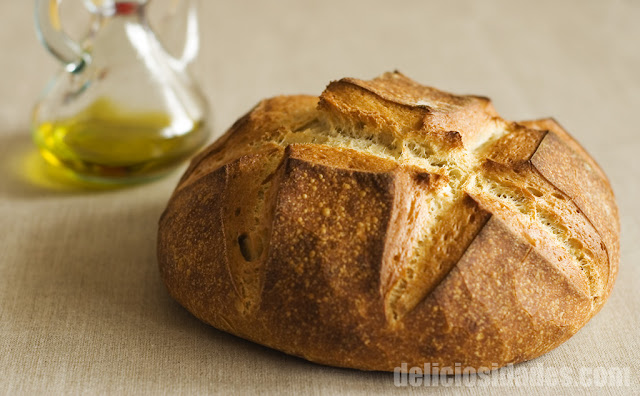 Hogaza de pan de trigo y masa madre - deliciosidades