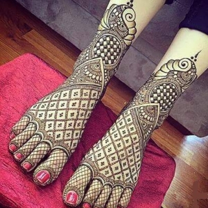 Mehendi design for legs