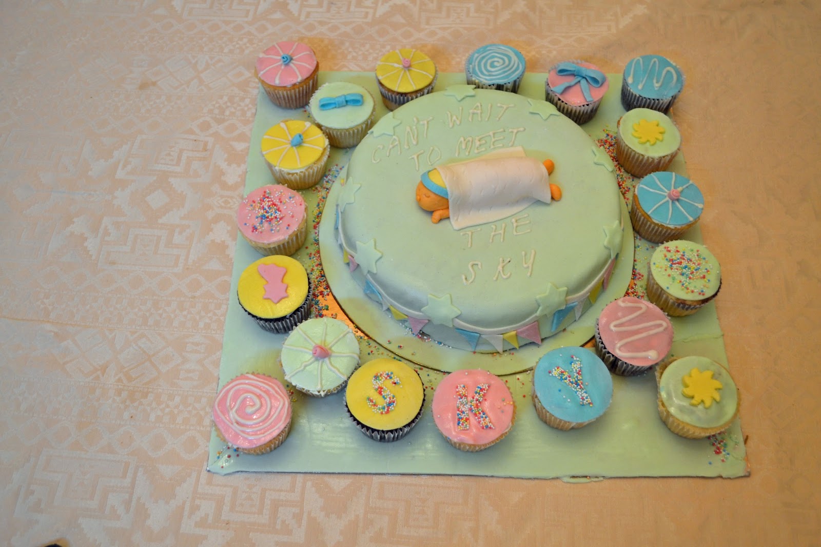 Deezert Baby Shower..Cakes & Cupcakes
