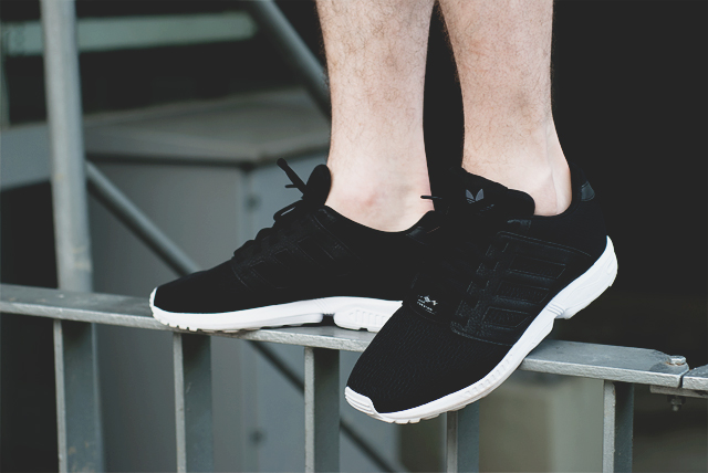 ZX FLUX WOMEN'S RUNNING SHOES | BY ADIDAS