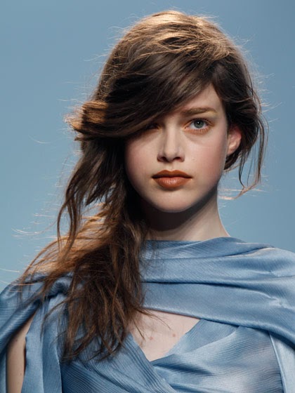 Mana hair: hair trend: hair half up MANA HAIR: hair trend: HAIR HALF UP