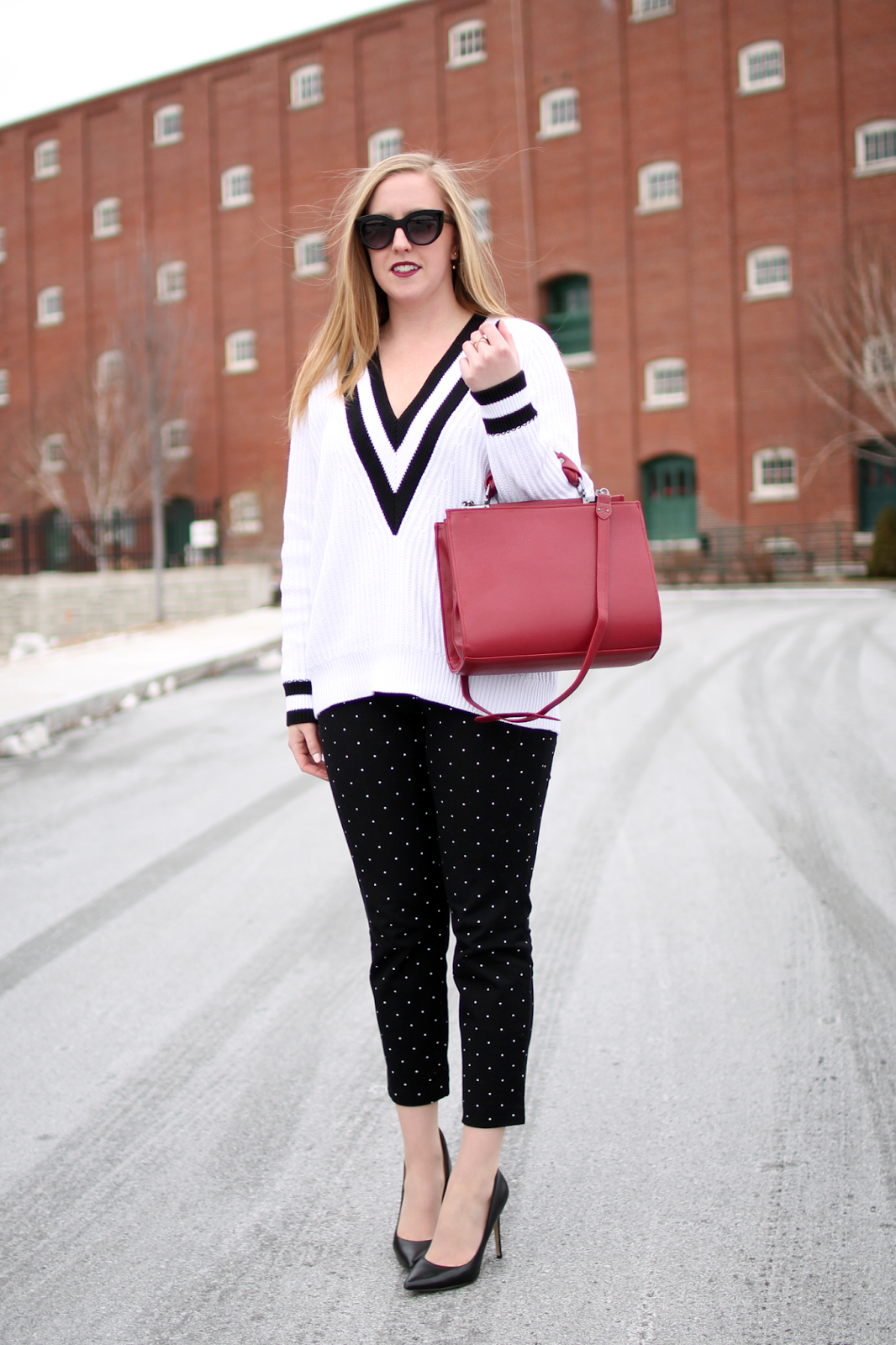 nordstrom trouve cricket v-neck sweater, blogger style, boston blogger, nordstrom savvy, black and white outfits
