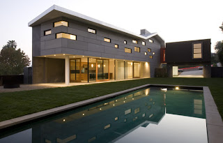House with big pool
