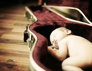 Wallpaper lucu gambar bayi dan gitar Wallpaper lucu gambar bayi dan gitar